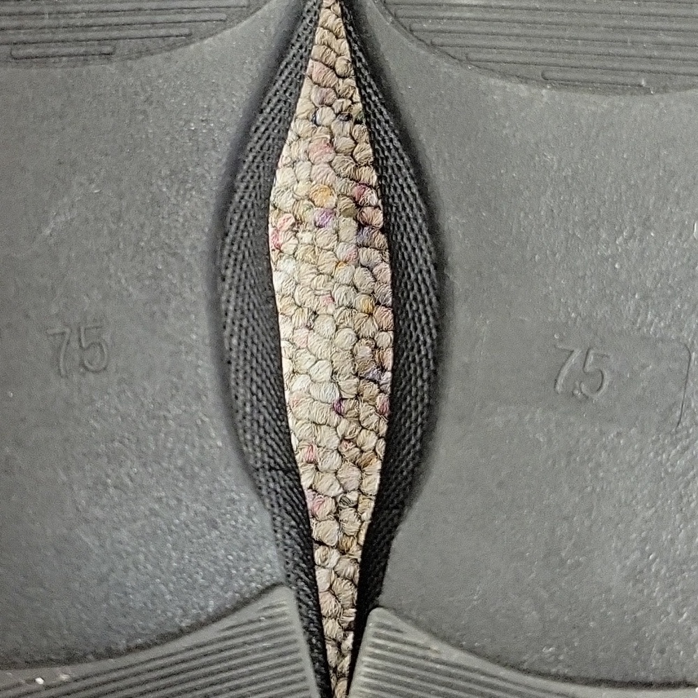 Tahari Athens Black Vegan Upper Fabric Flats Sz 7.5 Office Business lightweight - Picture 5 of 7